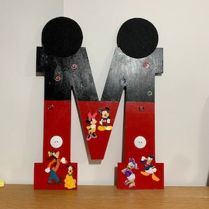 Lettere in legno giganti ispirate a Disney personalizzate per decorazioni murali (alte 13 pollici) MICKEY AND FRIENDS