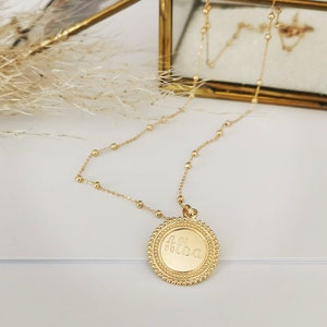 Médaille personnalisée plaqué or 18 ct avec gravure initiales Cadeau unique pour femme anniversaire baptême naissance Saint Valentin image 3