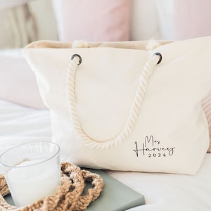 Gestickte Flitterwochen Strandtasche, personalisierte Einkaufstasche, Hen Party Brautgeschenk, Reisetasche