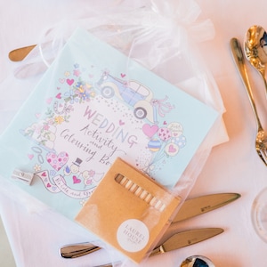 Aktivitätspaket für die Hochzeit von Kindern, Malbuch und Geschenktasche für Kinder, Malpaket für Kinder, Gastgeschenke für Kinder