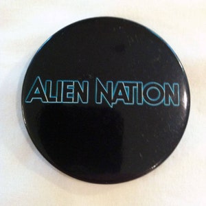 Alien Nation Vintage Promotional Button 1988 Science Fiction Film 2.25&quot; Diameter James Caan Mandy Patinkin Twentieth Century Fox