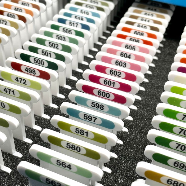 Bobines acryliques de 3 mm avec numéro imprimé et nuance de couleur pour DMC - petits jeux (84 bobines uniquement - fil dentaire non inclus)
