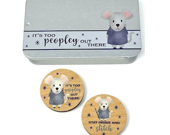 Aimant réversible « Too Peopley » avec aiguille et étain - Cadeau point de croix / broderie