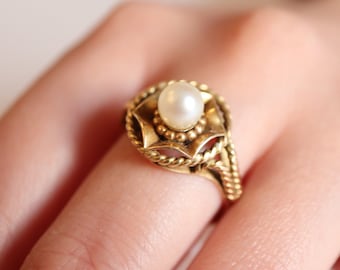 Vintage 18 kt yellow gold and pearl ring circa 1960