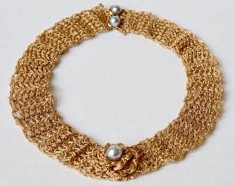 18-karat yellow gold necklace knitted with pearls
