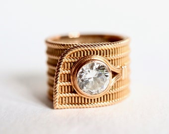 Anillo solitario de oro amarillo de 18 quilates con un diamante de 1,22 quilates