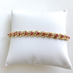 Cartier Curb-Gliederarmband aus 18 Karat Gelbgold mit Rubindiamanten im Vintage-Stil Bild 4