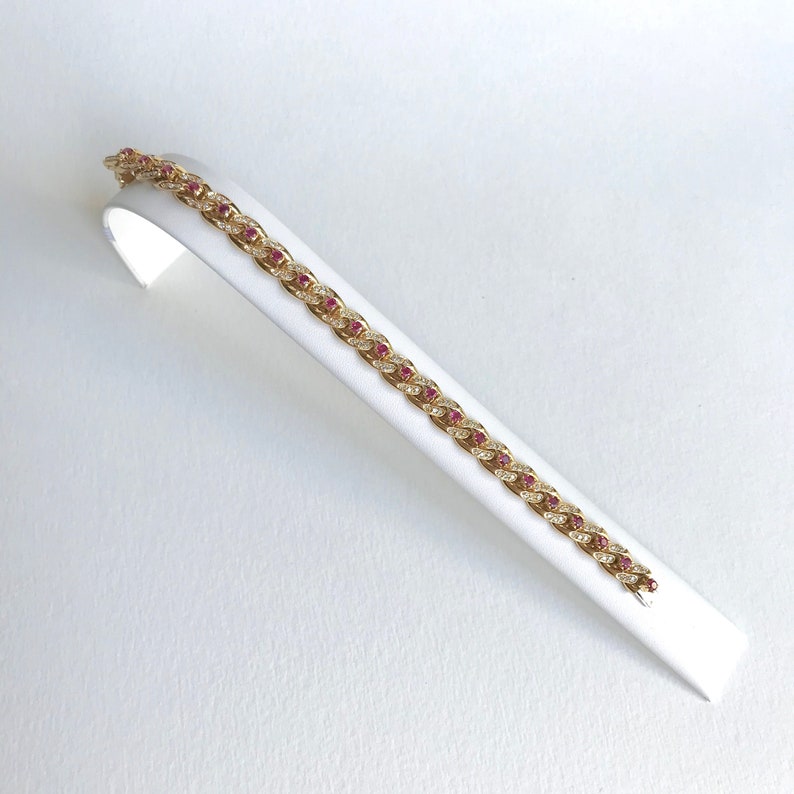 Cartier Curb-Gliederarmband aus 18 Karat Gelbgold mit Rubindiamanten im Vintage-Stil Bild 5
