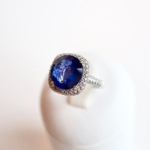 4.86 Carat Ceylon Sapphire and Diamond Ring in 18k White Gold
