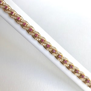 Cartier Curb-Gliederarmband aus 18 Karat Gelbgold mit Rubindiamanten im Vintage-Stil Bild 6