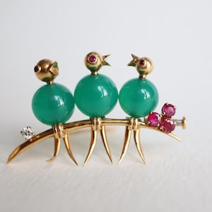 MELLERIO Three Birds on a Branch Brooch in 18 kt Gold Chrysoprase Ruby Diamonds
