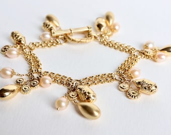 Bracelet Charms in 18 carat yellow gold, Pearls and Gold Charms