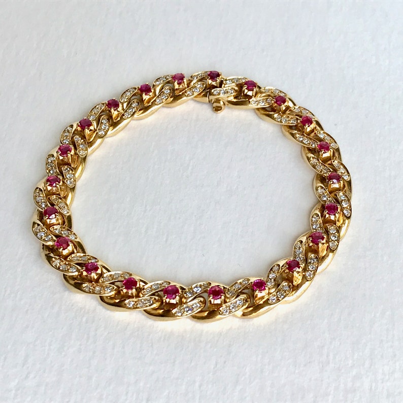 Cartier Curb-Gliederarmband aus 18 Karat Gelbgold mit Rubindiamanten im Vintage-Stil Bild 3