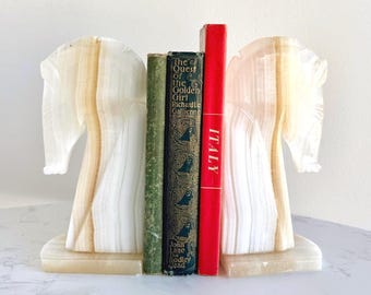 Vintage Onyx Horse Head Bookends, 8.5 Inch Carved Stone Pair, Cream Honey Banded Equestrian Decor, Mid Century Shelf Decor