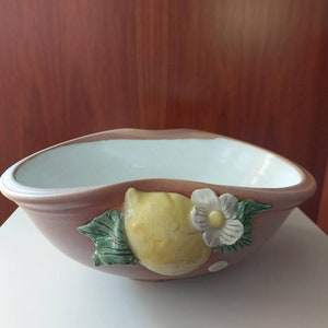 Ciotola in ceramica con decoro di limoni