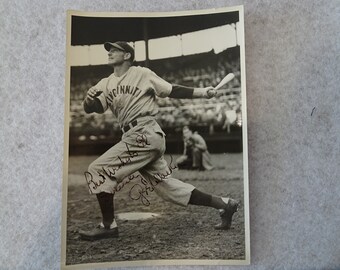 Gee Walker - Autographed 5 x 7 photograph – 1944 Cincinnati Reds, Out Fielder