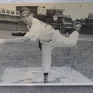 Clyde Shoun - Autographed 5 x 7 photograph – 1944 Cincinnati Reds, Left-handed pitcher