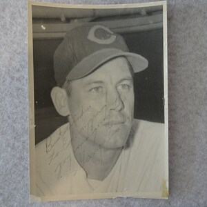Harry Gumbert - Autographed 5 x 7 photograph – 1944 Cincinnati Reds, Pitcher