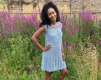 Al lado del patrón de vestido de crochet junto al mar