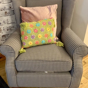 Round and Round The Garden Crochet Cushion Pattern