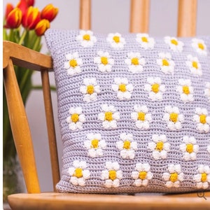 Daisy Bobble Cushion