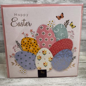 Pascua - Huevos de Pascua alegres y mariposas Tarjeta de papiro de NiqueaD. Nueva (Uno)