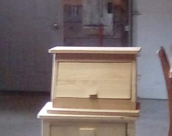 Wooden breadbox