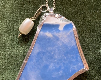 Collar colgante hecho con una pieza de cerámica que encontré en aguas locales