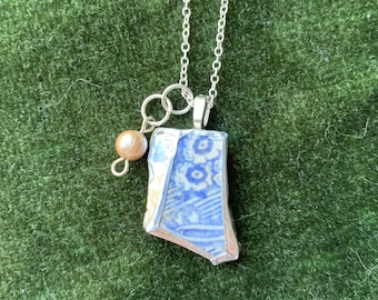 Colgante collar hecho con una pieza de cerámica que encontré en las aguas locales de Nueva Jersey y Pensilvania