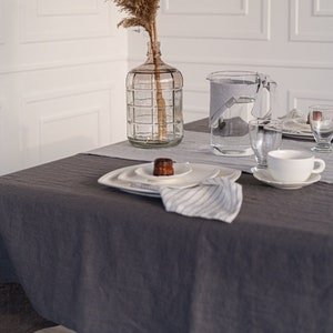 Mantel oscuro triangular hecho a mano de lino suavizado, mantel triangular pastel personalizado, mantel claro de lino lavado a la piedra