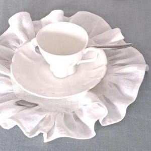 Set of 10&quot;/25 cm washed linen napkins with 2&quot;/5 cm ruffle | Handmade pink or off-white round napkins | Custom zero waste wedding napkins