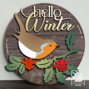 Cartello rotondo "Ciao Inverno" in formato SVG, appendino per porta con uccello pettirosso, file tagliato al laser, cartello di benvenuto natalizio DXF, download digitale per Glowforge XTool Cricut