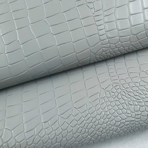 Light Grey Embossed Amazing Relief Crocodile Alligator 0Z 1581