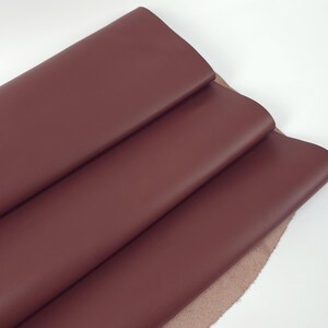 Pelle di vitello pieno fiore premium Tuscania, finitura liscia opaca, color marrone brandy (1,4/1,6 mm)