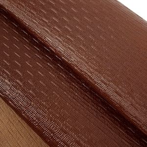 以下が含まれることがあります： 織り込まれた細かい模様が施された、茶色の質感のある布のアップ。布はわずかに光沢のある仕上がりです。
