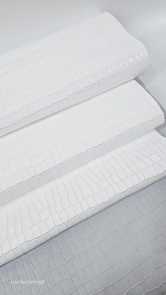 Pelle di coccodrillo e alligatore verniciata bianca con texture in