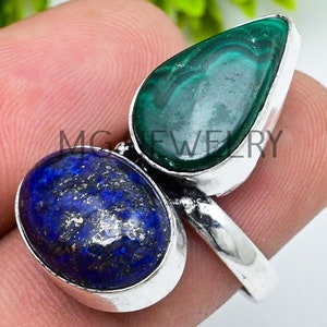 Puede incluir: Un anillo de plata con una piedra de lapislázuli azul y una piedra de malaquita verde. Las piedras están engastadas en forma de lágrima.