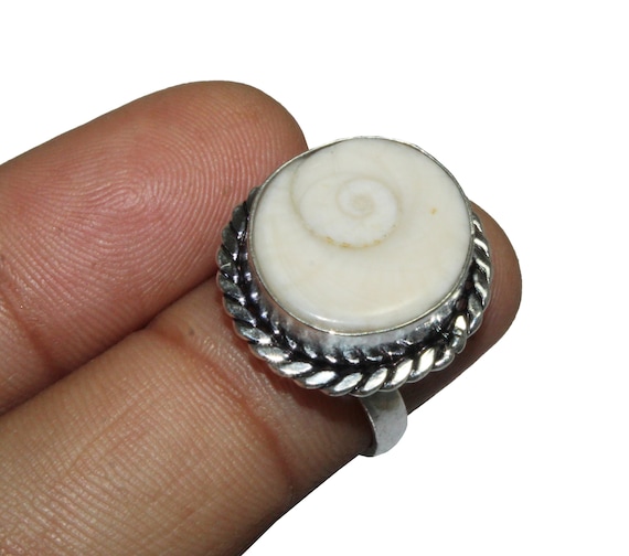Bague coquillage oeil de Shiva, bague avec pierres précieuses