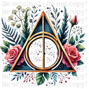 Könnte beinhalten: Eine Aquarell-Illustration des Symbols der Heiligtümer des Todes aus der Harry-Potter-Reihe. Das Symbol ist von einem Kranz aus rosa Rosen und grünem Laub umgeben.