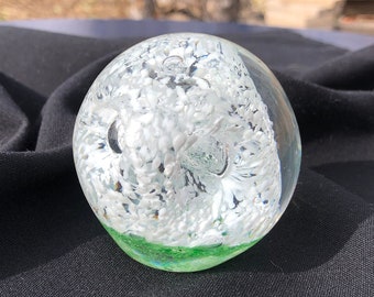 Pisapapeles de cristal, BURBUJAS, blanco y verde