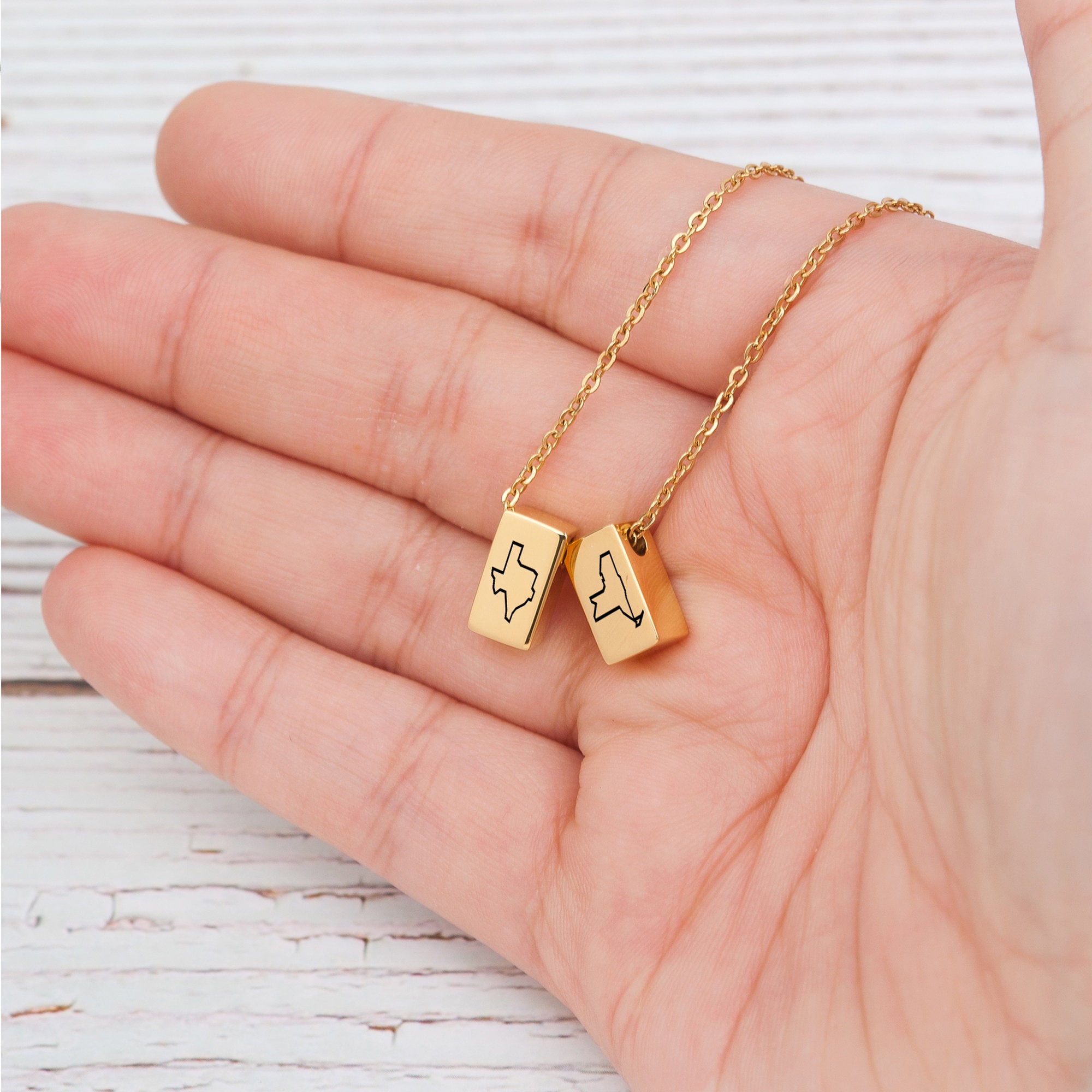【ANOTHERYOUTH】関税/送料込み cube necklace Personalized Friendship Necklace - Engraved State Mini Cube