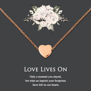 Puede incluir: Un collar de coraz&oacute;n de oro con una cadena delicada. El collar est&aacute; sobre un fondo gris con un dise&ntilde;o floral. El texto "LOVE LIVES ON" est&aacute; debajo del collar, seguido de la cita "Only a moment you stayed, but what an imprint your footprints have left on our hearts."