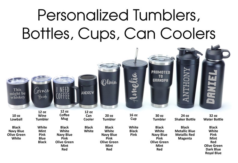 Puede incluir: Un conjunto de 10 vasos, botellas y tazas personalizados de diferentes tama&ntilde;os. Los vasos son negros con letras blancas e incluyen nombres como "Olivia", "Amelia" y "Andrew". Las botellas son negras con letras blancas e incluyen nombres como "Anthony" y "Daniel".