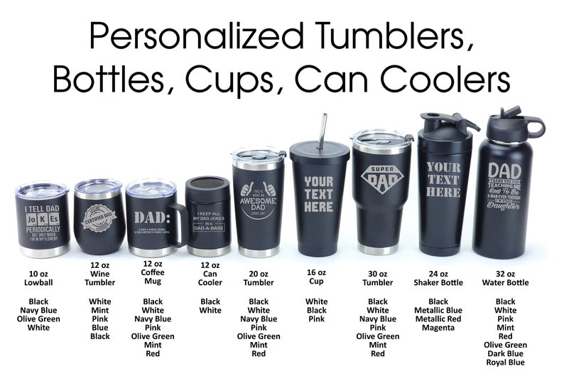 Puede incluir: Una colecci&oacute;n de vasos, botellas, tazas y enfriadores de latas negros personalizados. La imagen muestra varios tama&ntilde;os y estilos, incluyendo vasos bajos, vasos de vino, tazas de caf&eacute; y botellas de agua. El texto en los art&iacute;culos incluye "DAD", "SUPER DAD" y opciones de texto personalizables.
