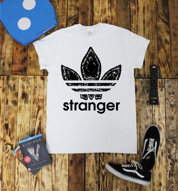 los estante Doctrina Stranger Things Adidas Tv Series T Shirt Hipster Festival - Etsy