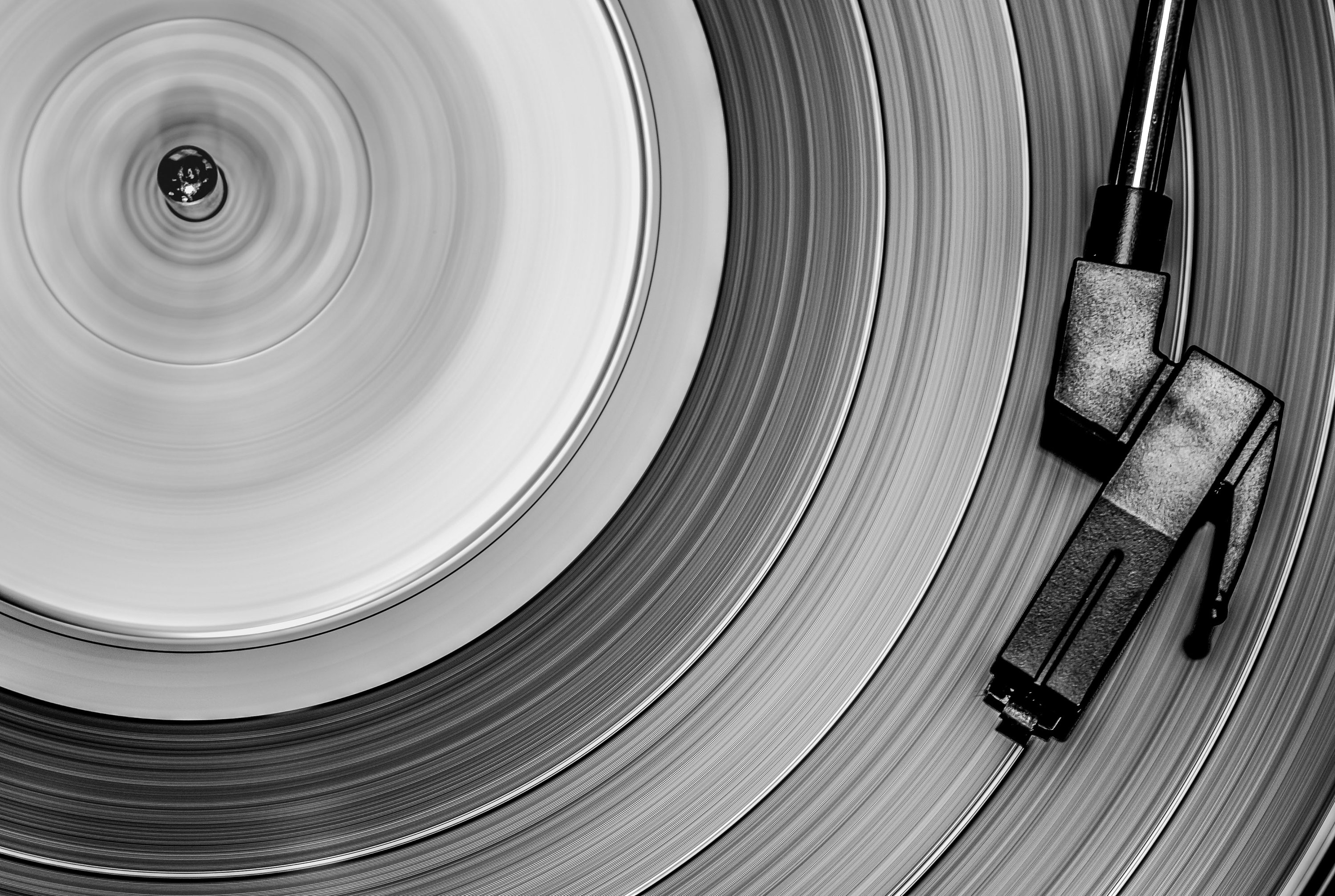 Ms001 madness of the street - luna & selena (1:32) suyata. Dj break out 70s. фото расколотой пластинки. Vinyl beat. музыкальные обои на рабочий стол.