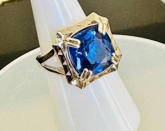 Anello unico con tanzanite blu da 10 carati