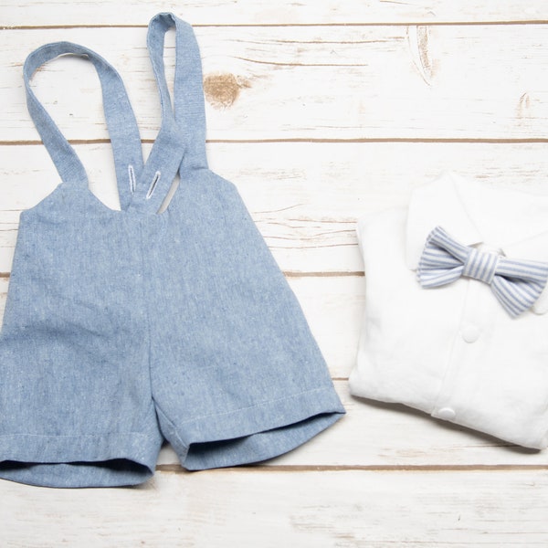 Ensemble chemise, salopette short, et noeud papillon pour bébé garçon