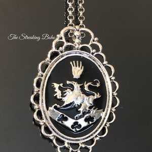 Twilight Inspired Cullen Crest - Rosa Lee - New Moon - Twilight Saga - Edward Cullen - Vampire