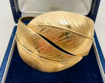 18k Italy Gold ~ LEAF CUFF BRACELET ~ Hinged Leaves Motif & 37 Grams